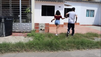 Hermanastro me visita para charlar pero me convence de follar con el mientras nuestros padres estan en otra habitacion – porno en espanol