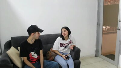 Le presto dinero a mi vecino a cambio de mamar su verga y una buena follada – CUM- HISTORIA COMPLETA