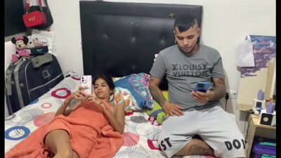 RICA FLACA ME PIDE QUE LE HAGA UN MASAJE LE DOY UNA BUENA FOLLADA PARA RELAJARLA QUE RICO COÑO PEQUEÑO APRETADITO – PORNO EN ESPANOL