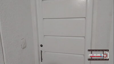 Sales advisor very fucking me to buy // asesora de ventas muy puta me folla para que le compre