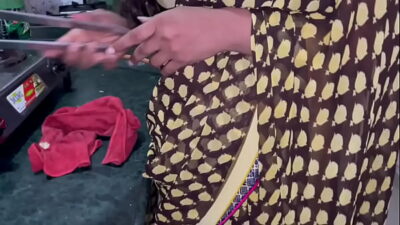 Bhabhi ko kitchen se bula chut ki pyas bujha di …