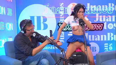 Little kinky Colombian Mayraoficial cums on the Sybian machine – Juan Bustos Podcast