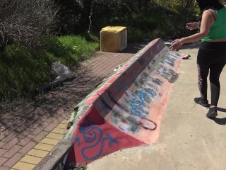 Pute Algerienne montre sa zone de travail dans la banlieue de Marseille