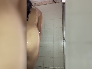 18 year old college girl in college shower. Real homemade videos