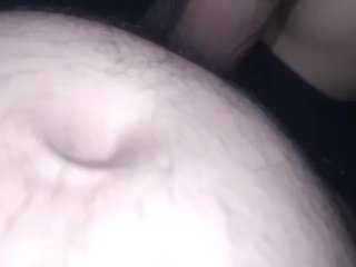 نظرة مقربة من اختراق عميق للكلب لفتاة عذراء تبلغ من العمر 18 عامًا😈💦🇾🇪🔥