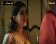 Sexy pooja so rhi thi chacha ne chala diya niche hath